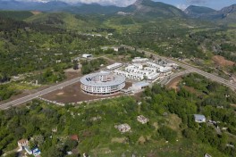 President Ilham Aliyev met with families moving to first residential complex in Zangilan - UPDATED 