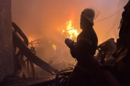 Warehouse fire in Baku brought under control, 2 helicopters involved -PHOTO  -UPDATED - 4   -VIDEO 