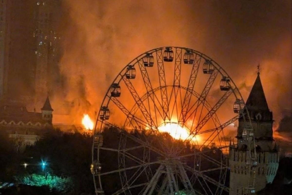 Fire breaks out in building covering area of ​​1,000 sq. meters in Moscow