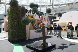 Media representatives familiarize themselves with WUF13 preparations at Baku Olympic Stadium - PHOTO 