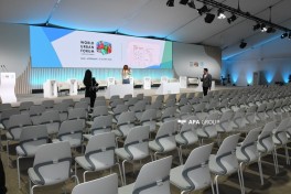 Media representatives familiarize themselves with WUF13 preparations at Baku Olympic Stadium - PHOTO 