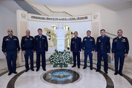 Azerbaijani and Uzbek Air Forces representatives hold a meeting