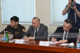 Azerbaijan’s Ministry of Emergency Situations holds roundtable on WUF13 - PHOTO 