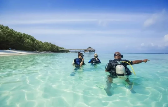 Five Italians die during cave dive in Maldives