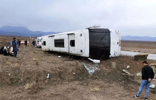 8 killed, 15 injured after bus overturns in southern Iran
