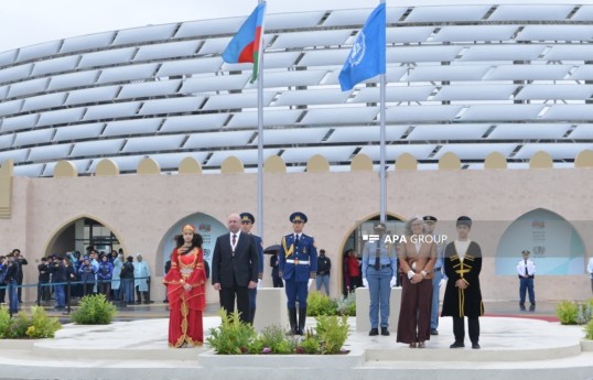 WUF13: UN and Azerbaijani flags raised in Baku - PHOTO 