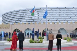 WUF13: UN and Azerbaijani flags raised in Baku - PHOTO 