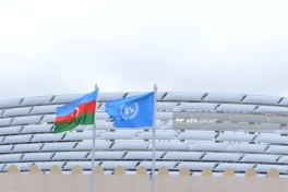 WUF13: UN and Azerbaijani flags raised in Baku - PHOTO 