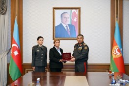 Minister of Defense presents families of Azerbaijan National Heroes with medals