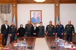 Minister of Defense presents families of Azerbaijan National Heroes with medals