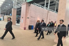 Deryageldi Orazov visits “Urban Expo” exhibition at WUF13 in Baku - PHOTO 