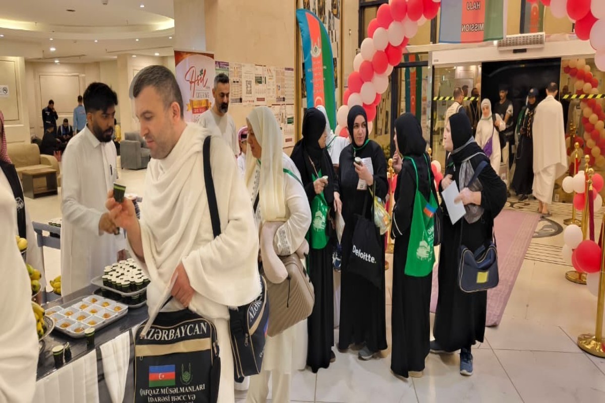 Azerbaijani pilgrims on third and fourth flights arrive in Mecca
