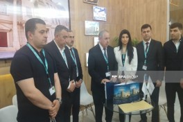 Two publications dedicated to Azerbaijan's energy system presented at WUF13 - PHOTO 
