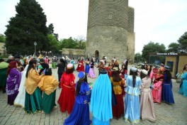 March in national costumes was organized in center of Baku-PHOTO 