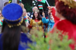 March in national costumes was organized in center of Baku-PHOTO 