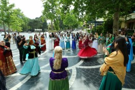 March in national costumes was organized in center of Baku-PHOTO 