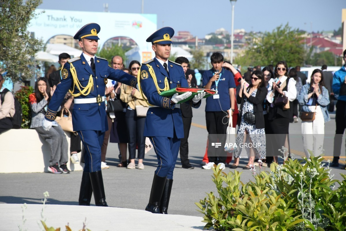 WUF13 concludes in Baku with flag-lowering ceremony - PHOTO 