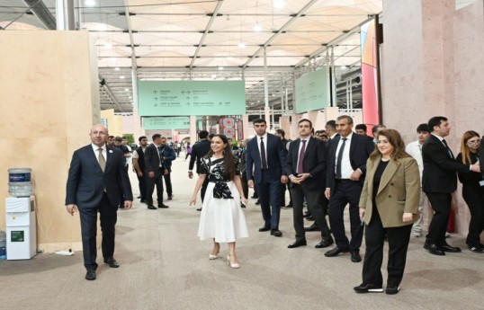 Leyla Aliyeva and Arzu Aliyeva tour the Urban Expo exhibition - PHOTO 