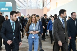 Leyla Aliyeva and Arzu Aliyeva tour the Urban Expo exhibition - PHOTO 