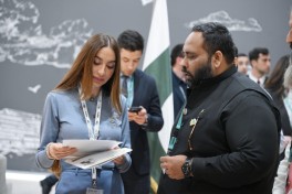 Leyla Aliyeva and Arzu Aliyeva tour the Urban Expo exhibition - PHOTO 