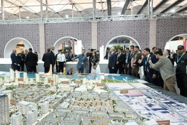Leyla Aliyeva and Arzu Aliyeva tour the Urban Expo exhibition - PHOTO 