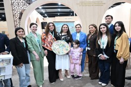 Leyla Aliyeva and Arzu Aliyeva tour the Urban Expo exhibition - PHOTO 