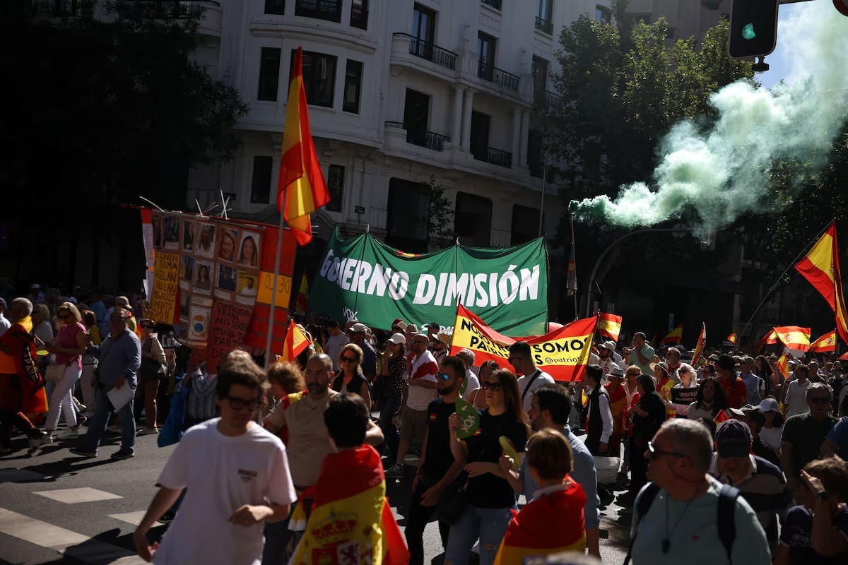 Tens of thousands march in Madrid to demand prime minister