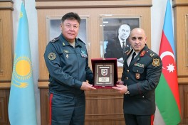 Kazakh delegation visits Azerbaijan