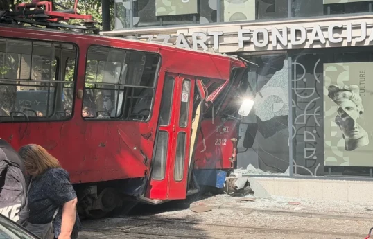 Tram  derails in Belgrade, crashes into building, leaving 12 people injured