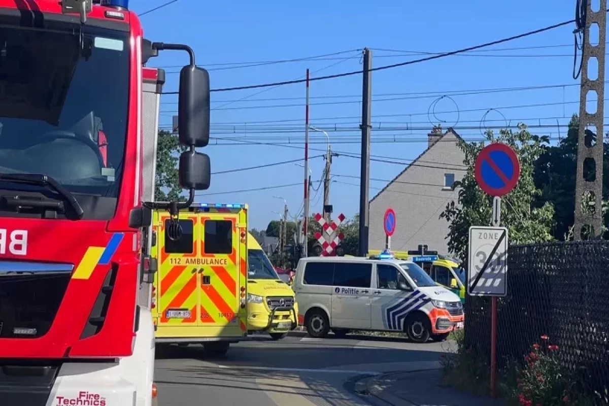 Train crashes into school bus in Belgium, four killed - UPDATED 