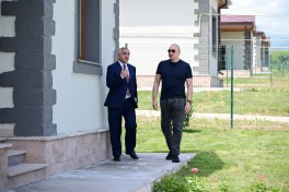 President Ilham Aliyev inspected private houses designated for servicemen in Khojaly
