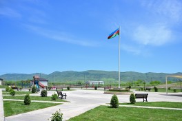 President Ilham Aliyev inspected private houses designated for servicemen in Khojaly