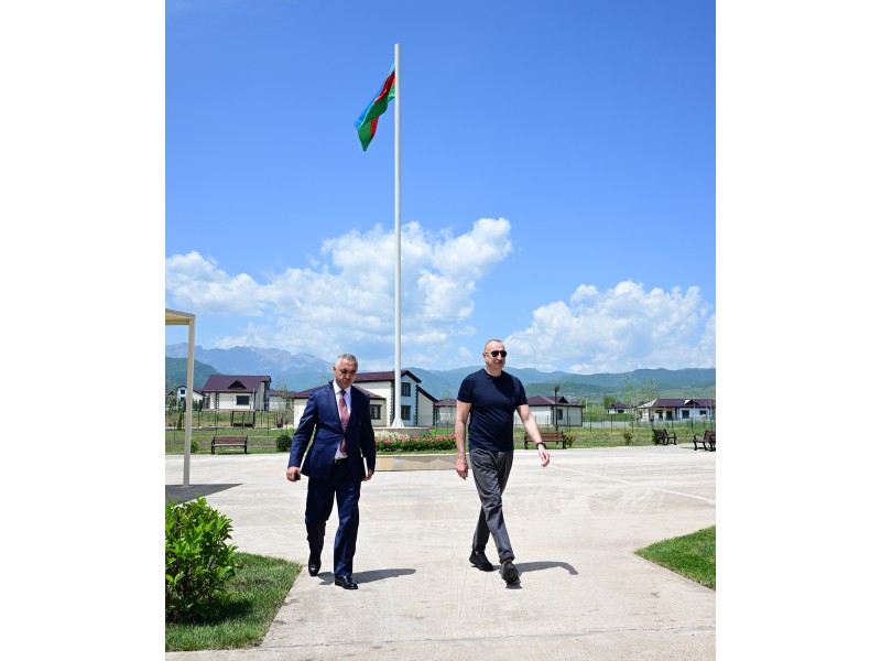 President Ilham Aliyev inspected private houses designated for servicemen in Khojaly