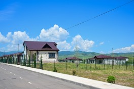President Ilham Aliyev inspected private houses designated for servicemen in Khojaly