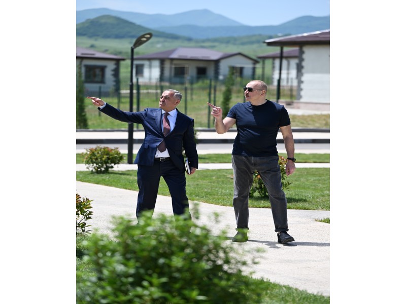 President Ilham Aliyev inspected private houses designated for servicemen in Khojaly