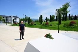 President Ilham Aliyev laid flowers in front of Victory Arch in Khankendi city
