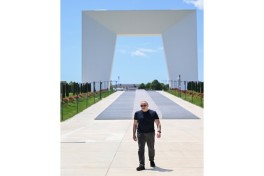 President Ilham Aliyev laid flowers in front of Victory Arch in Khankendi city