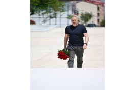 President Ilham Aliyev laid flowers in front of Victory Arch in Khankendi city