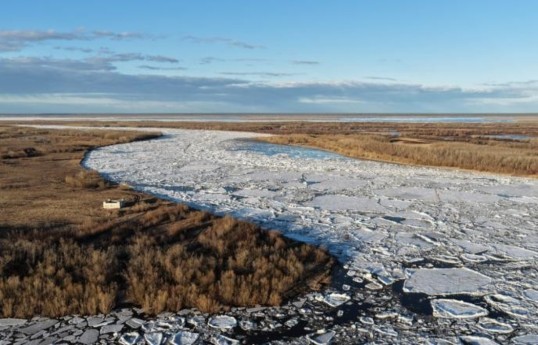 10 vessels swept away by ice movement on Russian river