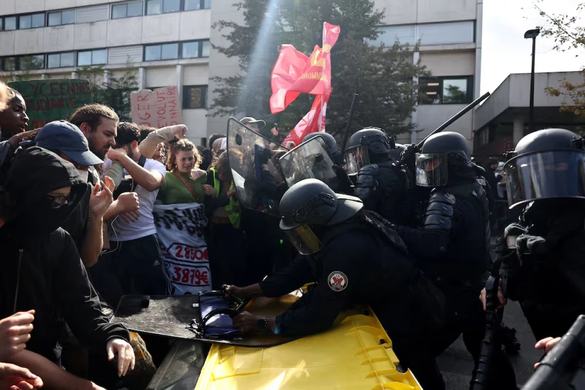 Schools set on fire during protests in France, more than 600 detained