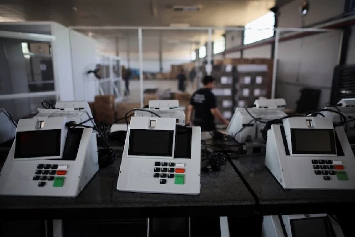 US suspends consular services before Brazil vote