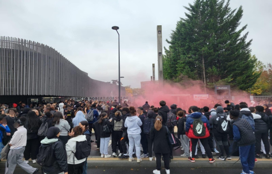 Over 400 lyceums to be blocked in France due to protests