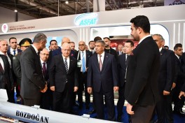 Azerbaijani, Turkish defense ministers visit ADEX 2026 exhibition-PHOTO 
