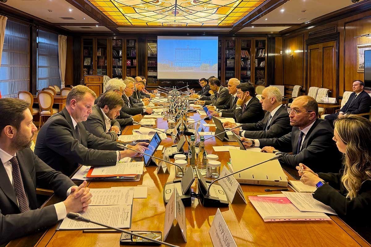 Azerbaijani Deputy PM meets Alexei Overchuk, discusses trade and economic cooperation