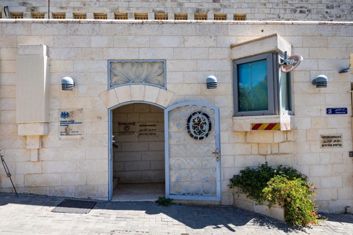 Britain likely to expel Israeli diplomats if Jerusalem consulate closes, sources say