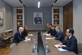 Georgia's new ambassador presents copy of credentials to Jeyhun Bayramov