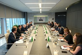 Azerbaijan, UK discuss expanding trade and investment ties