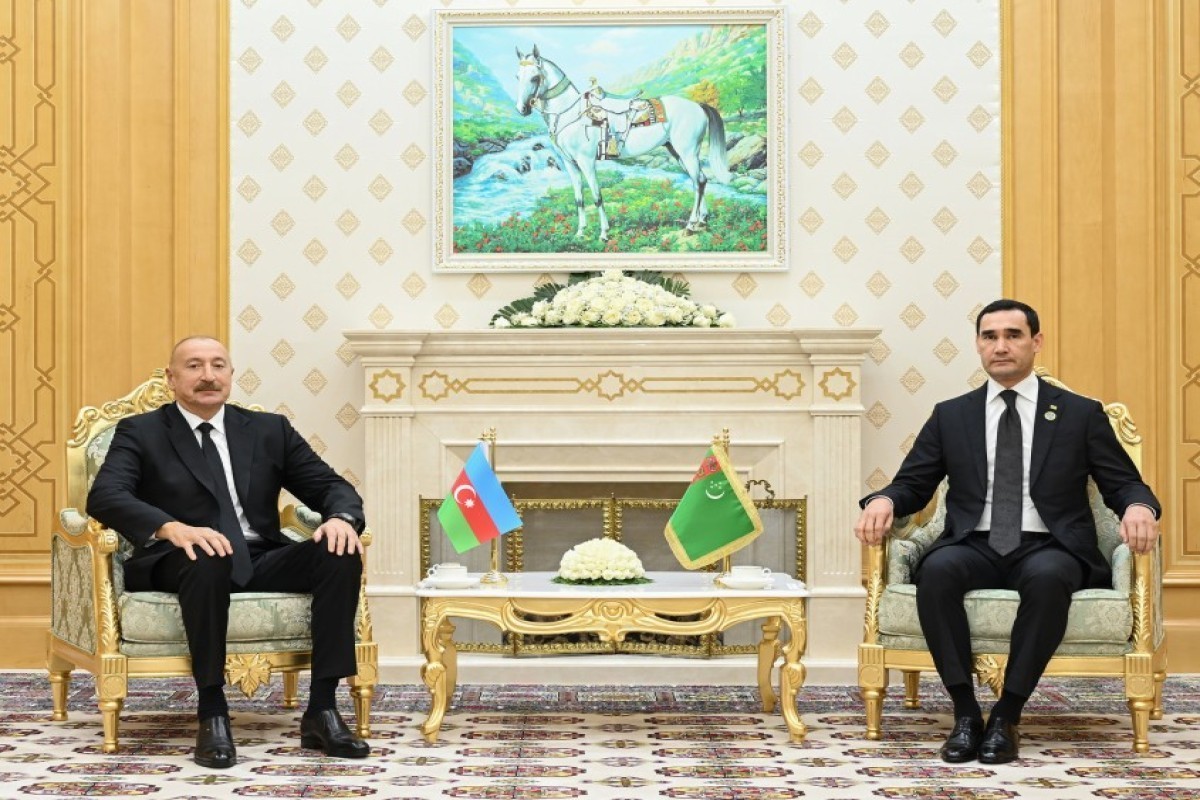 President Ilham Aliyev meets with Turkmenistan's President in Turkmenbashi
