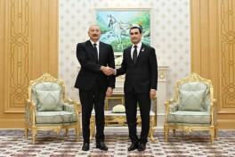 President Ilham Aliyev met with President of Turkmenistan in Turkmenbashi