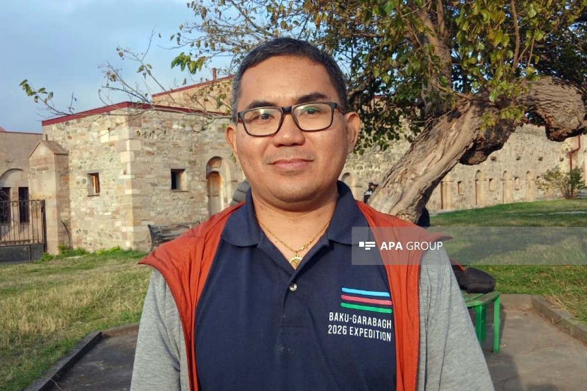 Filipino traveler Alvidon Asis